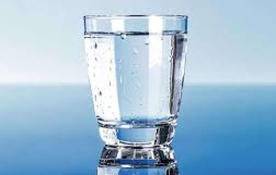 खाना खाने के बाद पानी पीना सेहत के लिए है नुकसानदायक