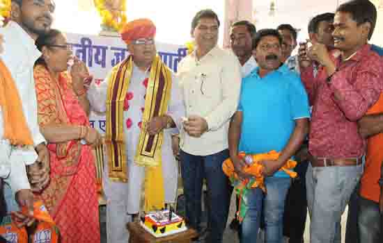 कटारिया का ७५वां जन्म दिवस हर्षोल्लास से मनाया कटारिया का ७५वां जन्म दिवस हर्षोल्लास से मनाया