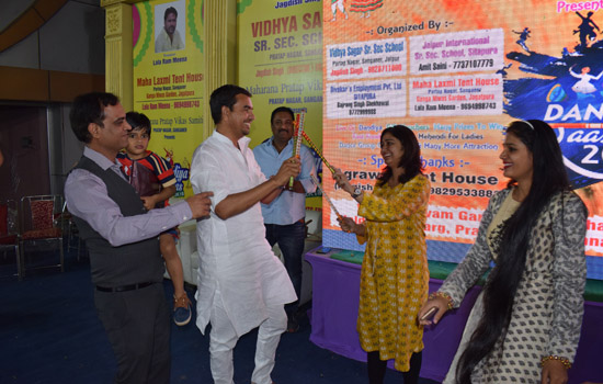 प्रताप नगर में रही डांडिया नाइट की धूम प्रताप नगर में रही डांडिया नाइट की धूम