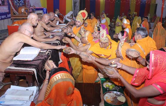 ज्येष्ठ नहीं श्रेष्ठ बनने का पुरूषार्थ करें: मुनिश्री समृद्धसागरजी ज्येष्ठ नहीं श्रेष्ठ बनने का पुरूषार्थ करें: मुनिश्री समृद्धसागरजी