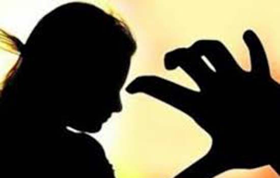 दो सगे भाइयों ने किया 15 वर्षीय बहन से दुष्कर्म दो सगे भाइयों ने किया 15 वर्षीय बहन से दुष्कर्म