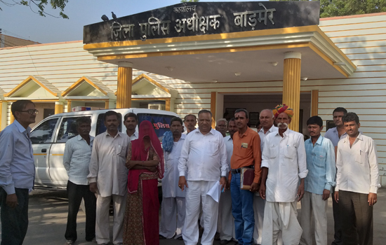 अधीक्षक मनीष अग्रवाल आईपीएस से मिलकर मुल्जिमान को गिरफ्तार करने की मांग अधीक्षक मनीष अग्रवाल आईपीएस से मिलकर मुल्जिमान को गिरफ्तार करने की मांग