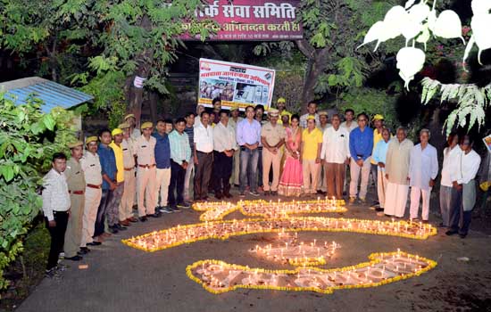 दीपों से 7 दिसम्बर लिखकर मतदान के लिए किया प्रेरित दीपों से 7 दिसम्बर लिखकर मतदान के लिए किया प्रेरित