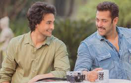 सलमान आयुष को लेकर फिर फिल्म बनाएंगे सलमान आयुष को लेकर फिर फिल्म बनाएंगे