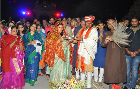 पावापुरी मे मनाया महावीर निर्वाण महोत्सव पावापुरी मे मनाया महावीर निर्वाण महोत्सव