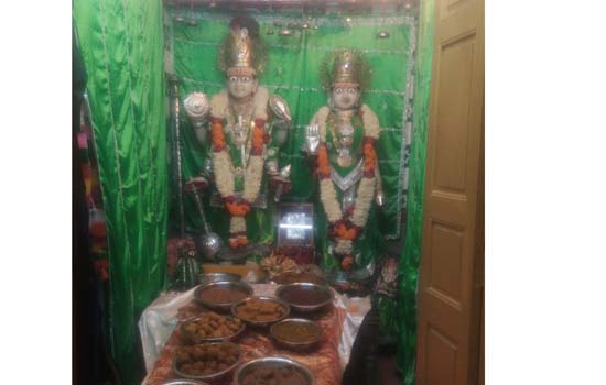 अन्नकूट महोत्सव में उमडे श्रद्धालु अन्नकूट महोत्सव में उमडे श्रद्धालु