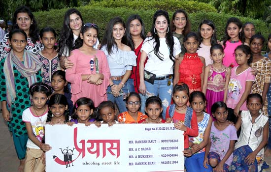 Arishfa Khan,Saloni Daini,Nikita Rawal, Ekta Jain,Sanchiti Sakat, Harshita Ojha,Aishani Yadav celebrated Children's Day with street kids at Goregaon West Arishfa Khan,Saloni Daini,Nikita Rawal, Ekta Jain,Sanchiti Sakat, Harshita Ojha,Aishani Yadav celebrated Children's Day with street kids at Goregaon West