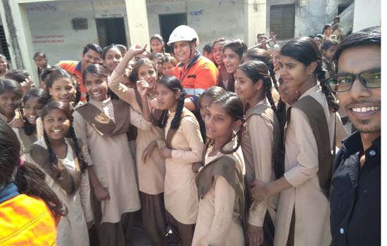 बाल दिवस पर हिन्दुस्तान जिंक के कर्मचारियों द्वारा जिंक के अनुठे प्रयास से बच्चों को मिला मार्गदर्शन