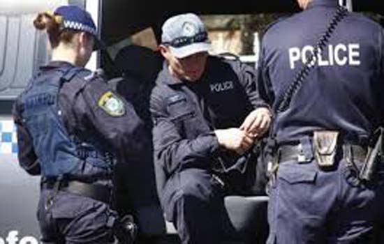 मेलबर्न में आतंकवादी हमलों की कथित साजिश रचने के आरोप में तीन लोगों को किया गिरफ्तार 