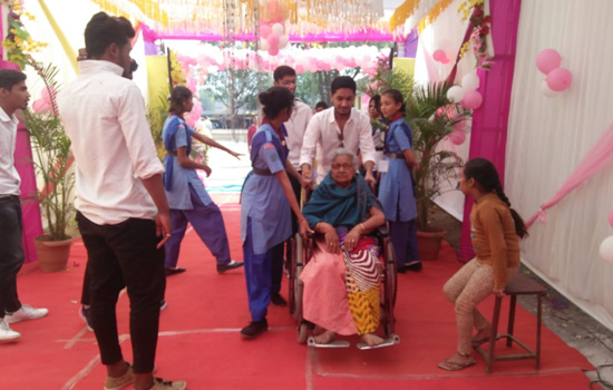 बांसवाड़ा में दिव्यांग और वरिष्ठजनों को रास आई स्काउट-गाईड की सेवा बांसवाड़ा में दिव्यांग और वरिष्ठजनों को रास आई स्काउट-गाईड की सेवा