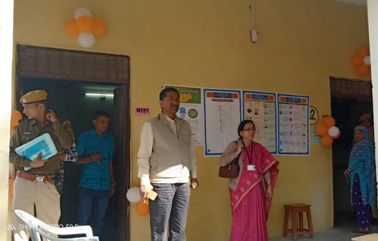 पर्यवेक्षकों ने जिले की विधानसभा क्षेत्रों में मतदान केन्द्रों का किया निरीक्षण पर्यवेक्षकों ने जिले की विधानसभा क्षेत्रों में मतदान केन्द्रों का किया निरीक्षण