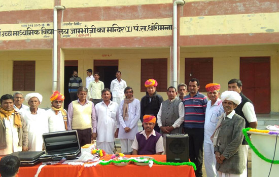 गुरुजनों को दी भावभीनी विदाई गुरुजनों को दी भावभीनी विदाई
