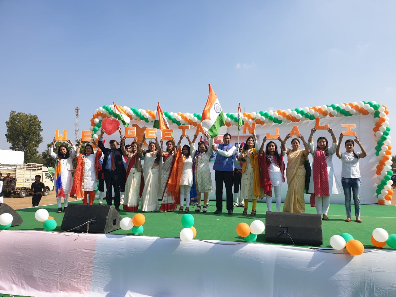१० वर्षों की सेवा से सम्मानित हुए ११० चिकित्सक एवं कर्मचारी गीतांजली में मनाया भव्य गणतंत्र दिवस