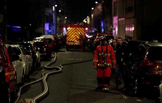 पेरिस में एक इमारत में लगी भयानक आग