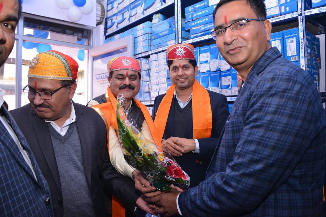 अशोकलिलेण्ड की रिटेल षॉप का षुभारम्भ