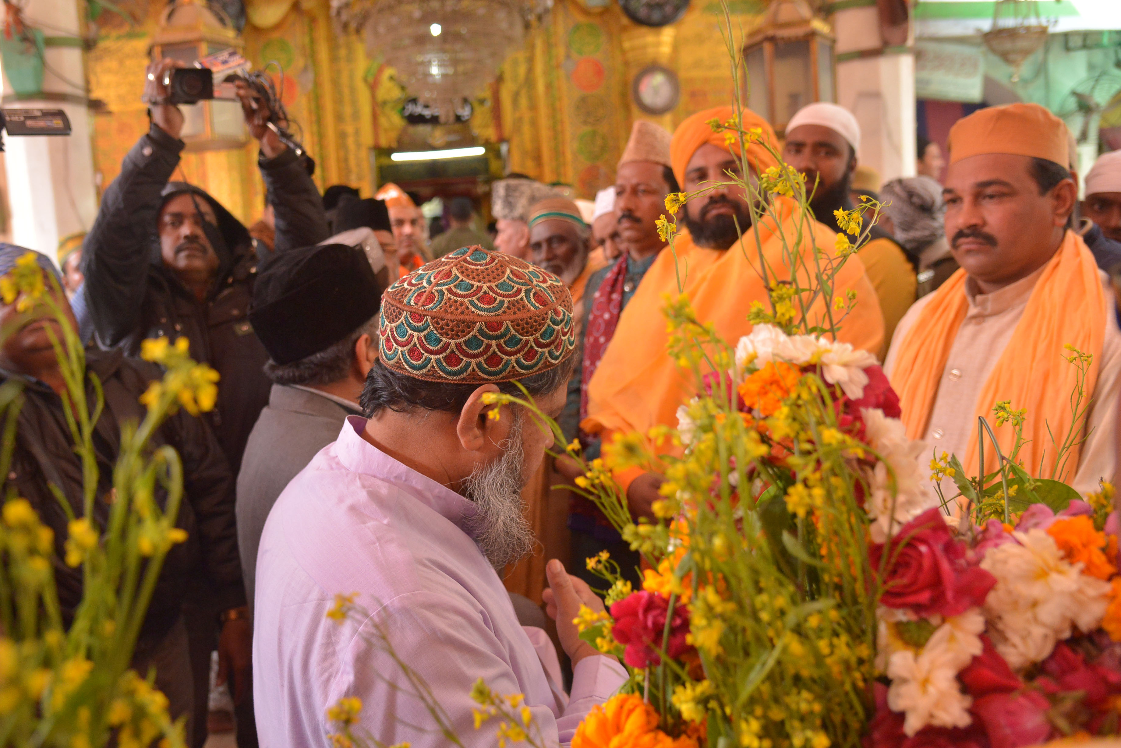  वसंतोत्सव सोमवार को दरगाह में हर्षोल्लास के साथ मनाया गया