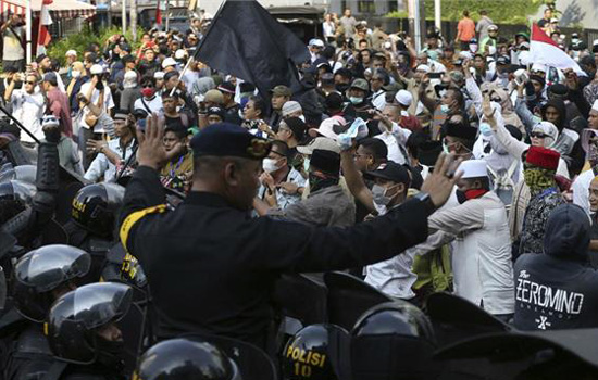 इंडोनेशिया में भड़का दंगा