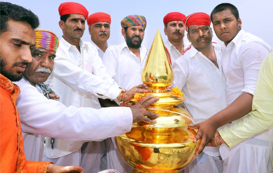 मेनारिया समाज भैरूनाथ मन्दिर पर कलश एवं ध्वजादण्ड स्थापना का समापन समारोह