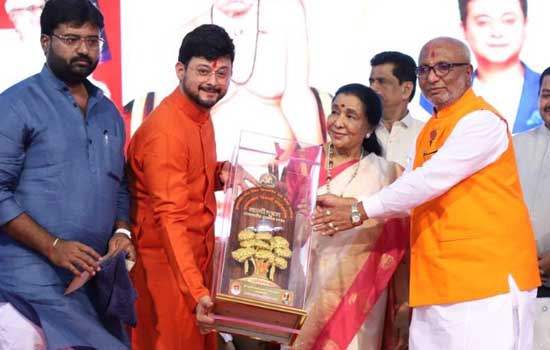  पद्मविभूषण आशा भोसले को 'स्वामीरत्न राष्ट्रीय पुरस्कार 