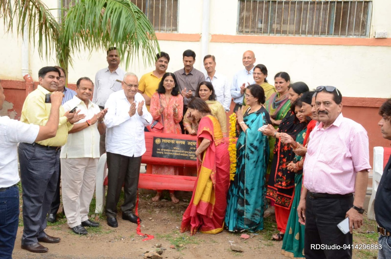 Lions Club Udaipur donated 30 benches