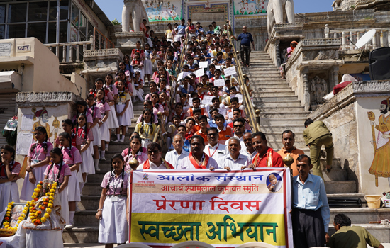 ष्मषान भूमि और मंदिरों को साफ कर दिया स्वच्छता और प्रेरणा का संदेष