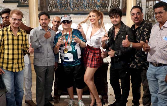 Jasleen Matharu to act with Bhajan Samrat Anup Jalota in a film titled 'Vo Meri Student Hai'