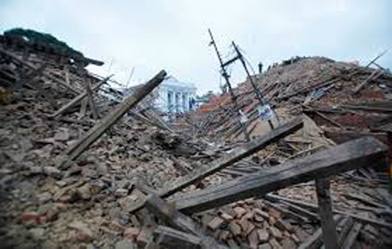 चिली में भीषण भूकंप से हिली इमारत