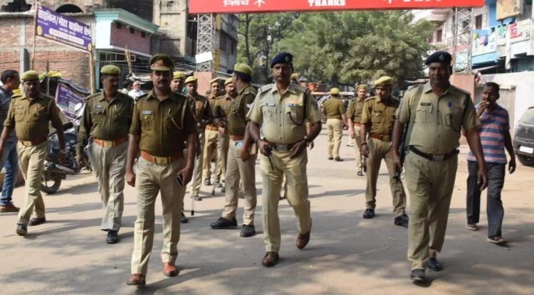 अयोध्‍या में पुलिस बारावफात और कार्तिक पूर्णिमा के मौके पर सुरक्षा की तैयारियों में जुटी