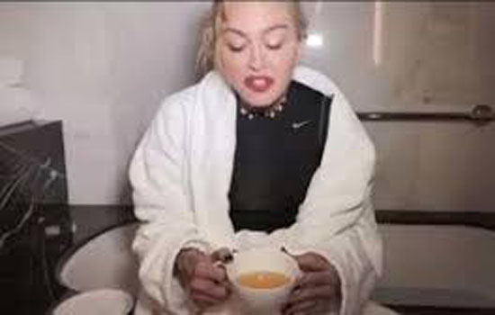 मैडोना एक कप यूरीन पीती हैं 