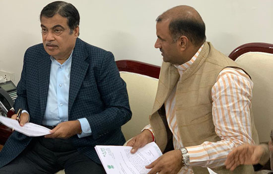 सांसद जोशी ने की केन्द्रीय मंत्री नितिन गडकरी से भेंट