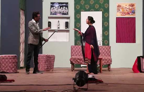 भारतीय लोक कला मण्डल नाटक नायक और खलनायक का प्रभावी मंचन