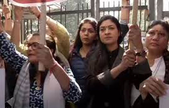 LPG की कीमत में बढ़ोतरी के खिलाफ महिला कांग्रेस का प्रदर्शन