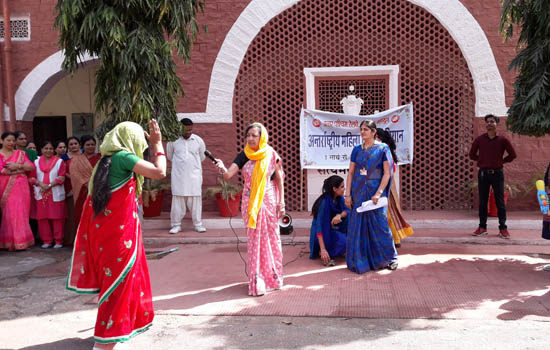 जोधपुर रेल मंडल पर महिला कर्मचारियों की रैली,नुक्कड़ नाटक तथा सेमिनार का आयोजन