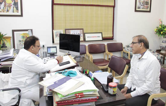 विधायक श्री जांगिड़ ने की जयपुर में चिकित्सा मंत्री रघु शर्मा से मुलाकात