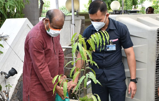 विश्व पर्यावरण दिवस के अवसर पर लोकसभा अध्यक्ष ने रौपा पौधा-बांधा परिण्डा
