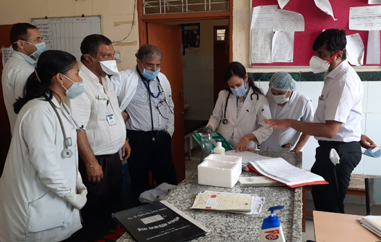 जिला कलक्टर ने महात्मा गांधी चिकित्सालय का किया सघन निरीक्षण