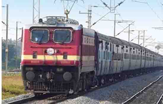 उदयपुर-जयपुर- उदयपुर स्पेशल ट्रेन में कोई भी आरक्षित टिकट लेकर यात्रा कर सकता है