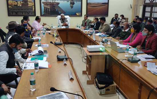 केन्द्रीय जल शक्ति मंत्री ने जैसलमेर में ली दिशा की बैठक