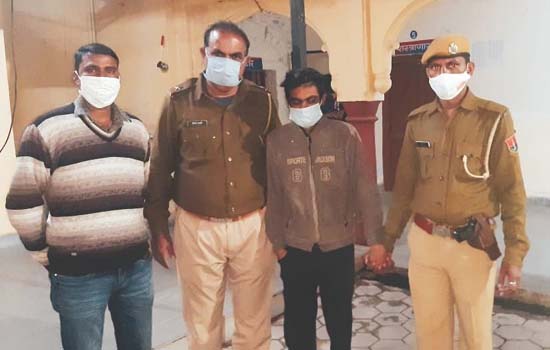 सीआई हर्ष राज सिंह और ए एस आई दिनेश त्यागी की टीम ने दो मोबाइल लूटेरो को किया गिरफ्तार 