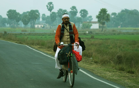 साइकिल से स्‍कूल जाते अभिनेता हैदर काजमी की तस्‍वीर वायरल