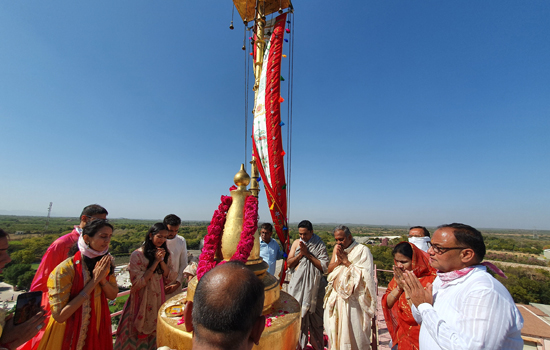 पावापुरी तीर्थ मे २१ वा ध्वजारोहण आज हुआ