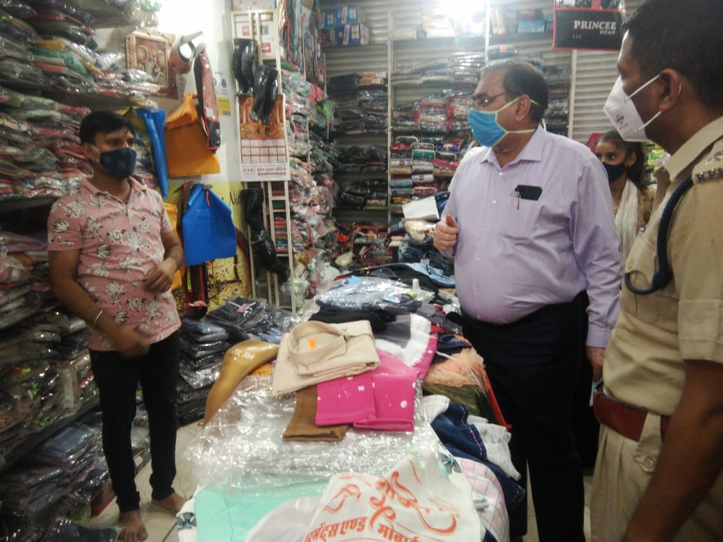 धानमंडी में रेडीमेड कपड़ों की चार दुकानें सीज
