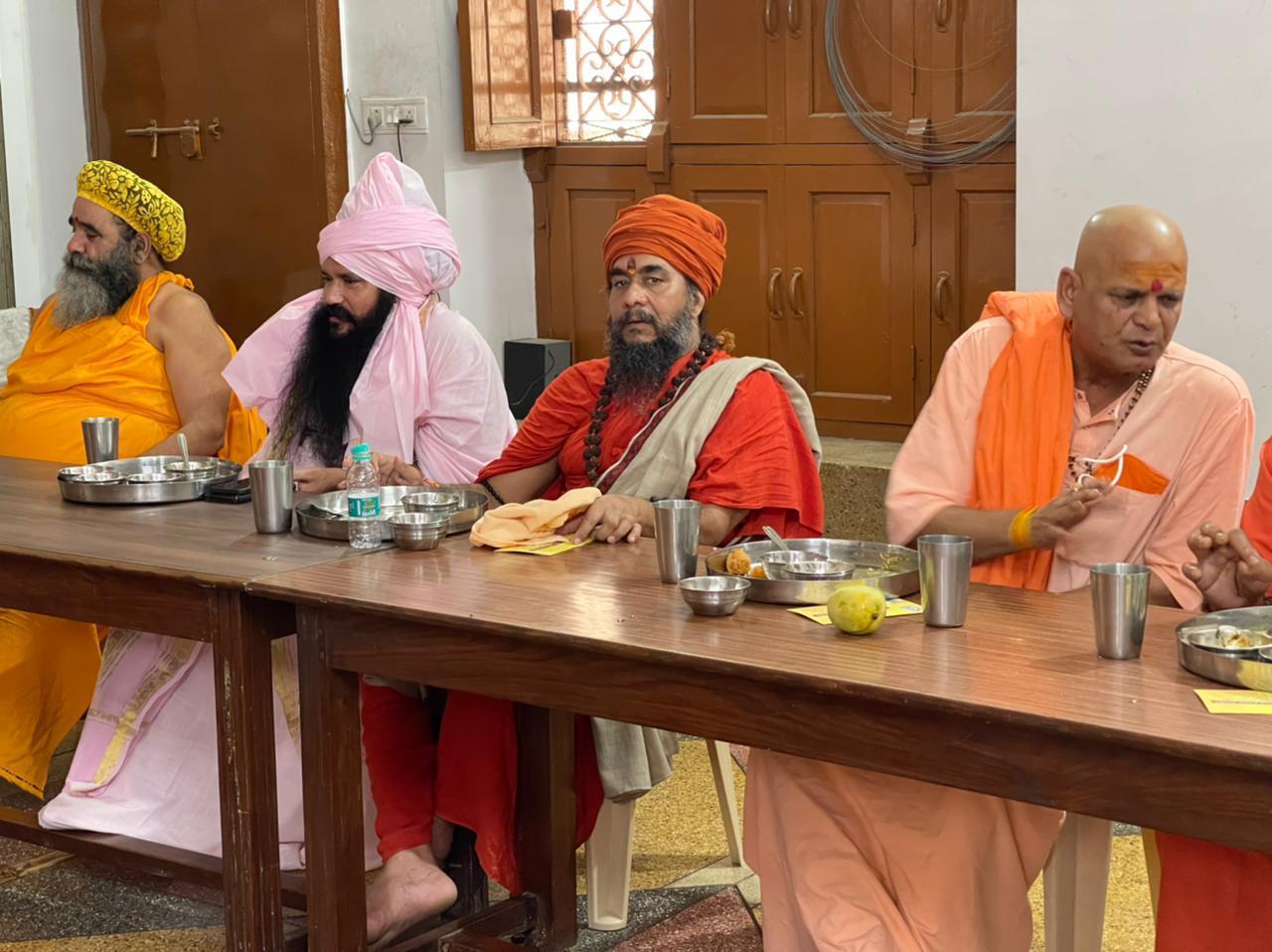 महामंडलेश्वर स्वामी हंसराम जी उदासीन ने हरिद्वार में किया संतों का भंडारा