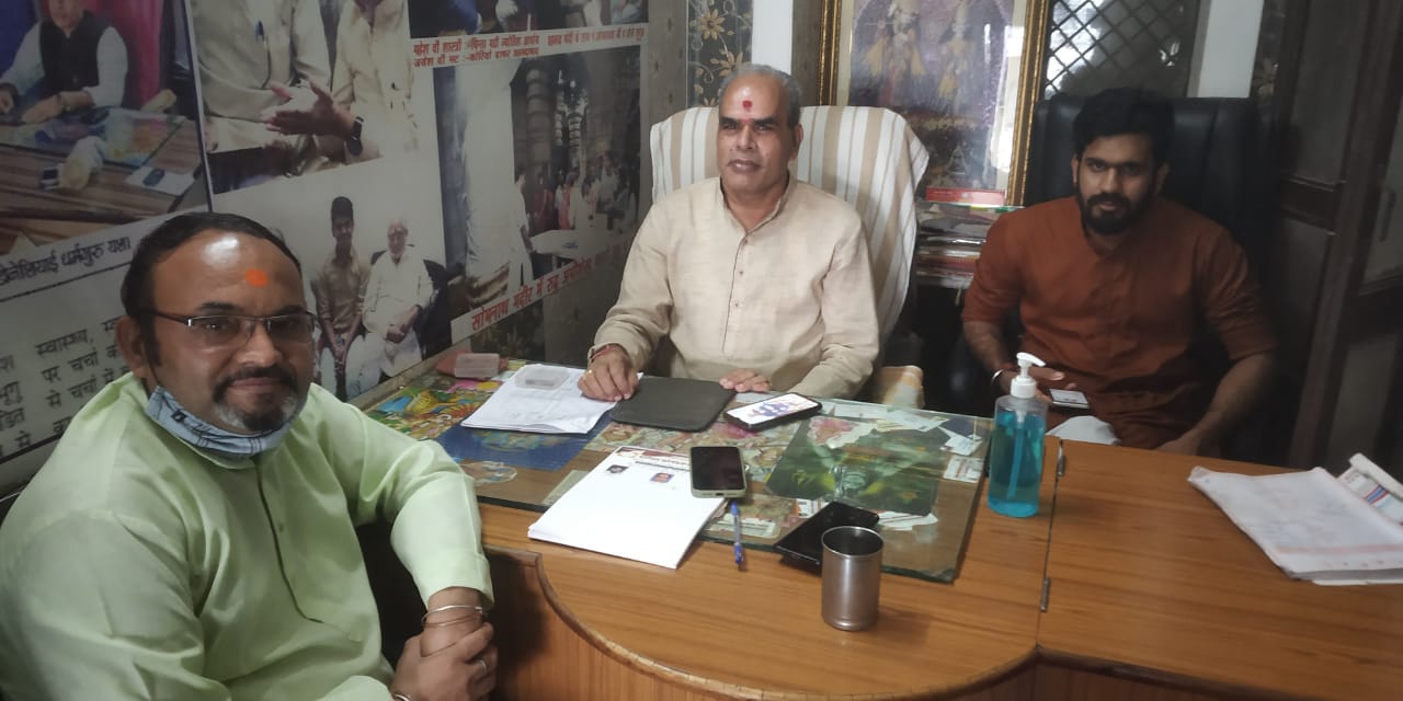 प्रख्यात अंक ज्योतिषी की पंडित ओम प्रकाश व्यास से स्नेह भेंट