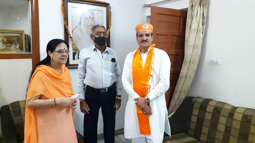 राज्यसभा सांसद नीरज डांगी का मेवाड़ी पगड़ी एवं उपरणा पहनाकर किया स्वागत 