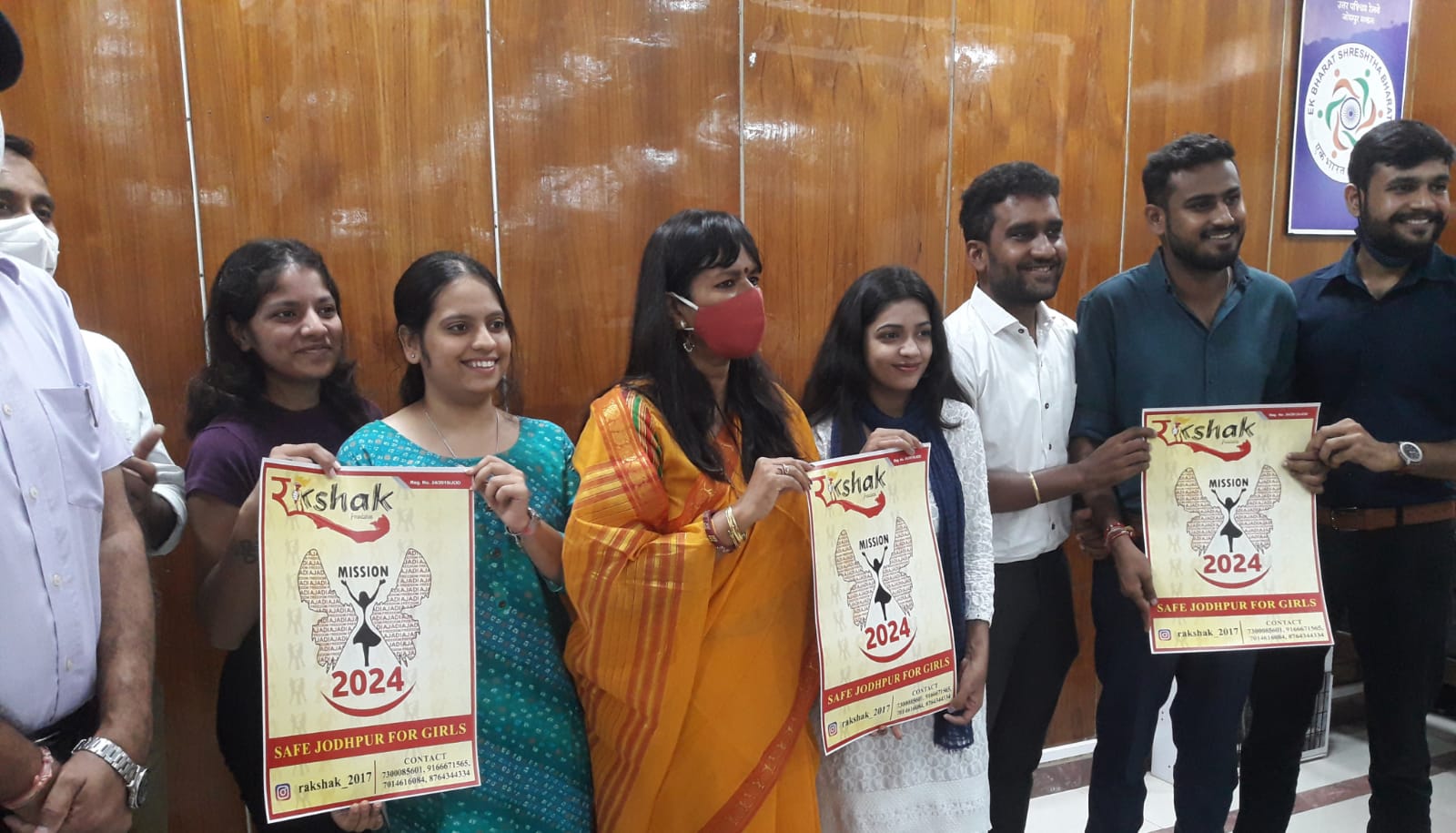 राई का बाग रेलवे स्टेशन पर चित्रकारी करने वाले सम्मानित