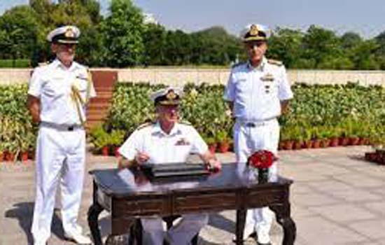 ब्रिटेन के नौसेना प्रमुख एडमिरल राडाकिन ने भारतीय नौसेना प्रमुख से मुलाकात की
