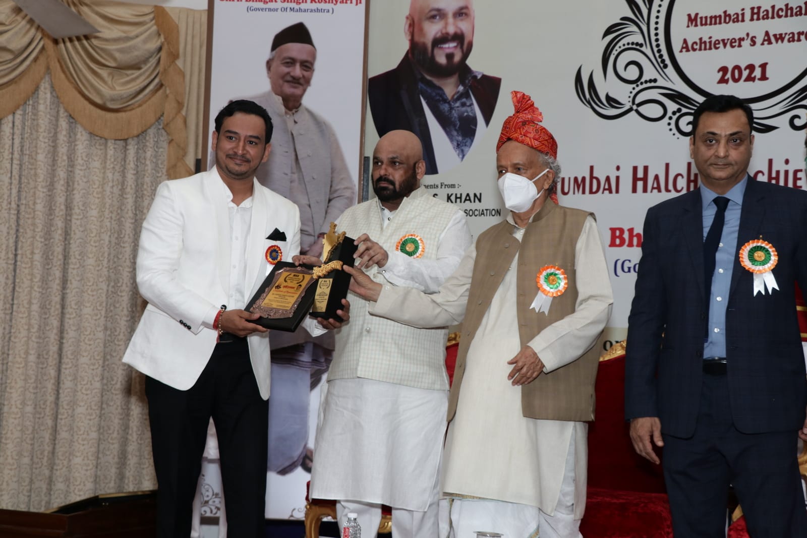 Rahul Amar Shukla Was Awarded At Mumbai Halchal Achievers Award Function