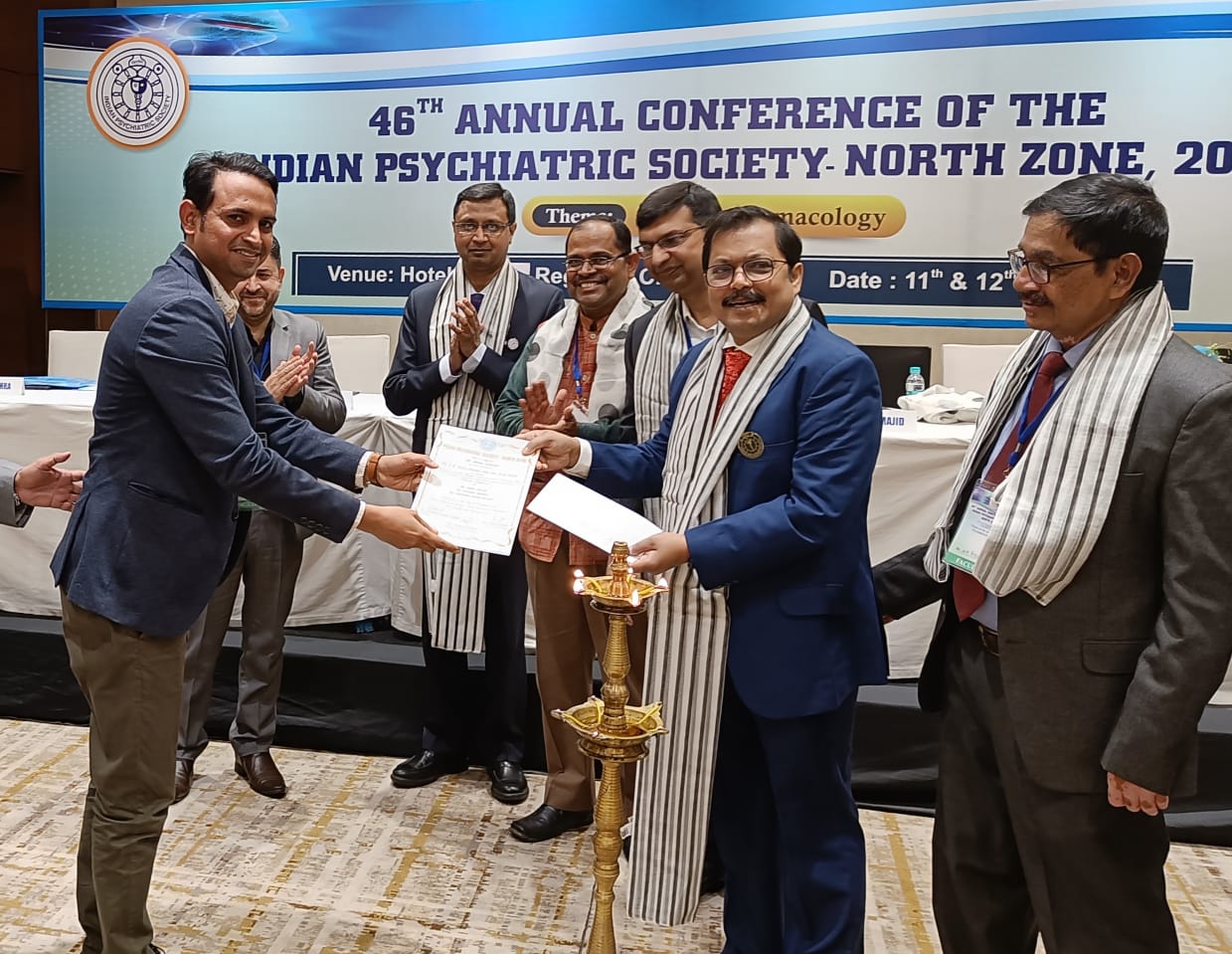 मनोरोग विभाग के विभागाध्यक्ष डॉ जितेन्द्र जीनगर  को उत्तर भारत के सर्वोच्च अवार्ड, डॉ ए के काला अवार्ड से नावजा गया