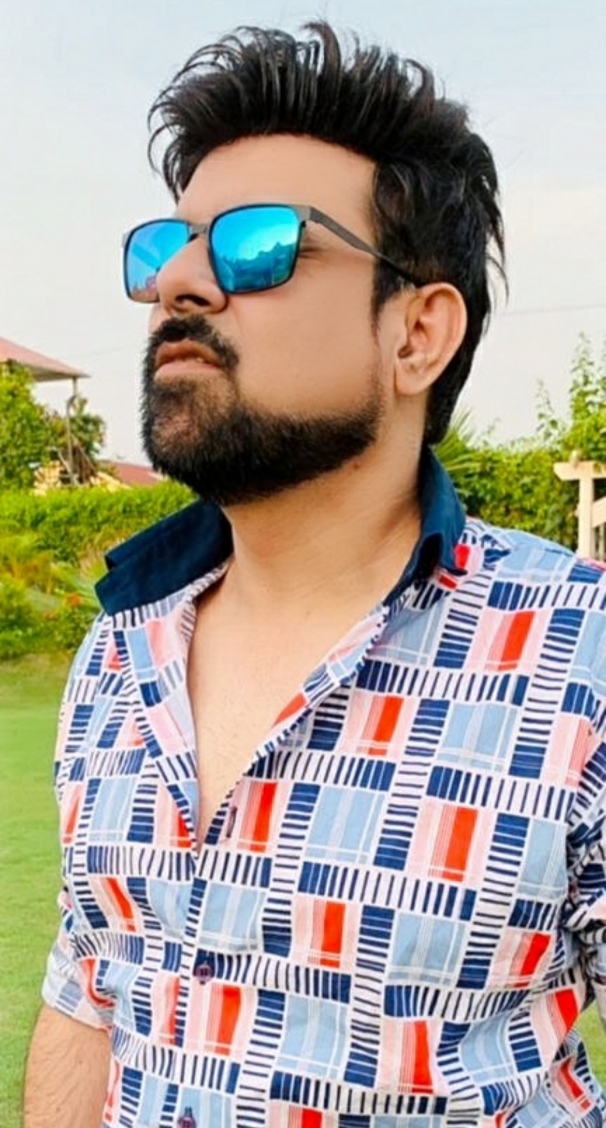 Producer-Director Vine Arora irked by announcement of film with title “Jee Le Zaraa” by Farhan Akhtar